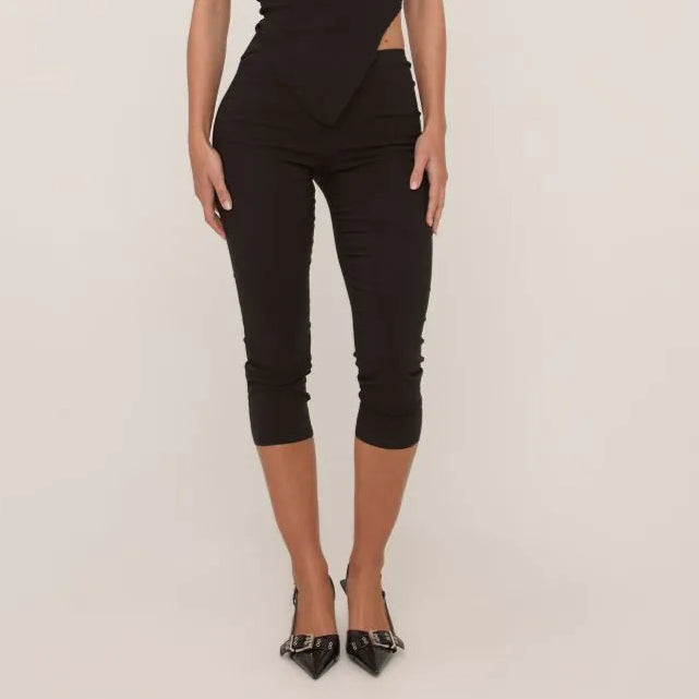 Dipped Waist Capri Leggings In Black