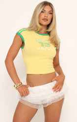 Ego - Short Sleeve Contrast Trim Printed Cropped Baby Tee In Yellow