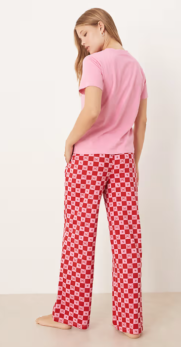 Asos - Threadbare short sleeve noel print pyjamas with pattern trouser in pink and