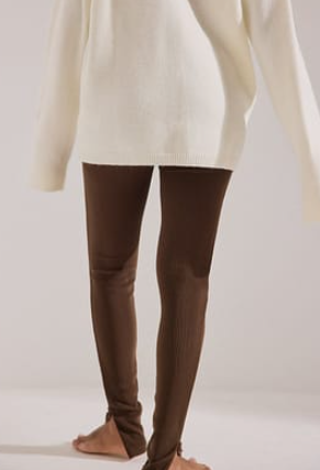 Ribbed Slit Zipper Leggings