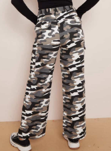 Stylewise - Camouflage wide leg denim cargo trousers