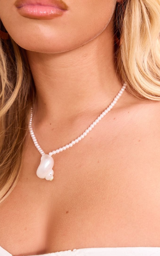 Pearl Opaque Shell Detail Necklace