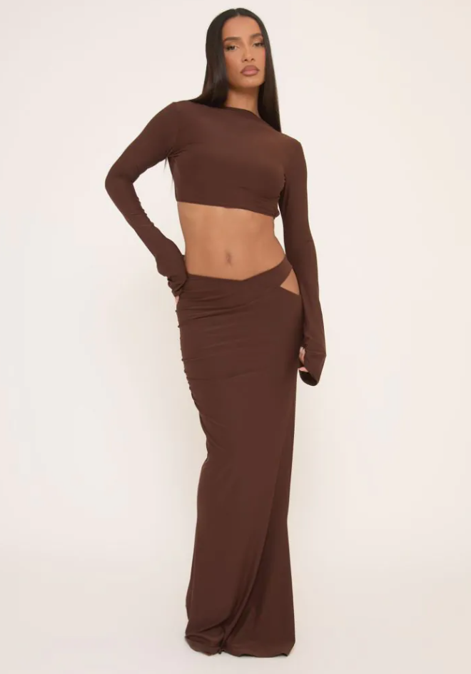 SHORT SLEEVE ASYMMETRIC RUCHED DETAIL TOP & Cut out waist Skirt IN BROWN