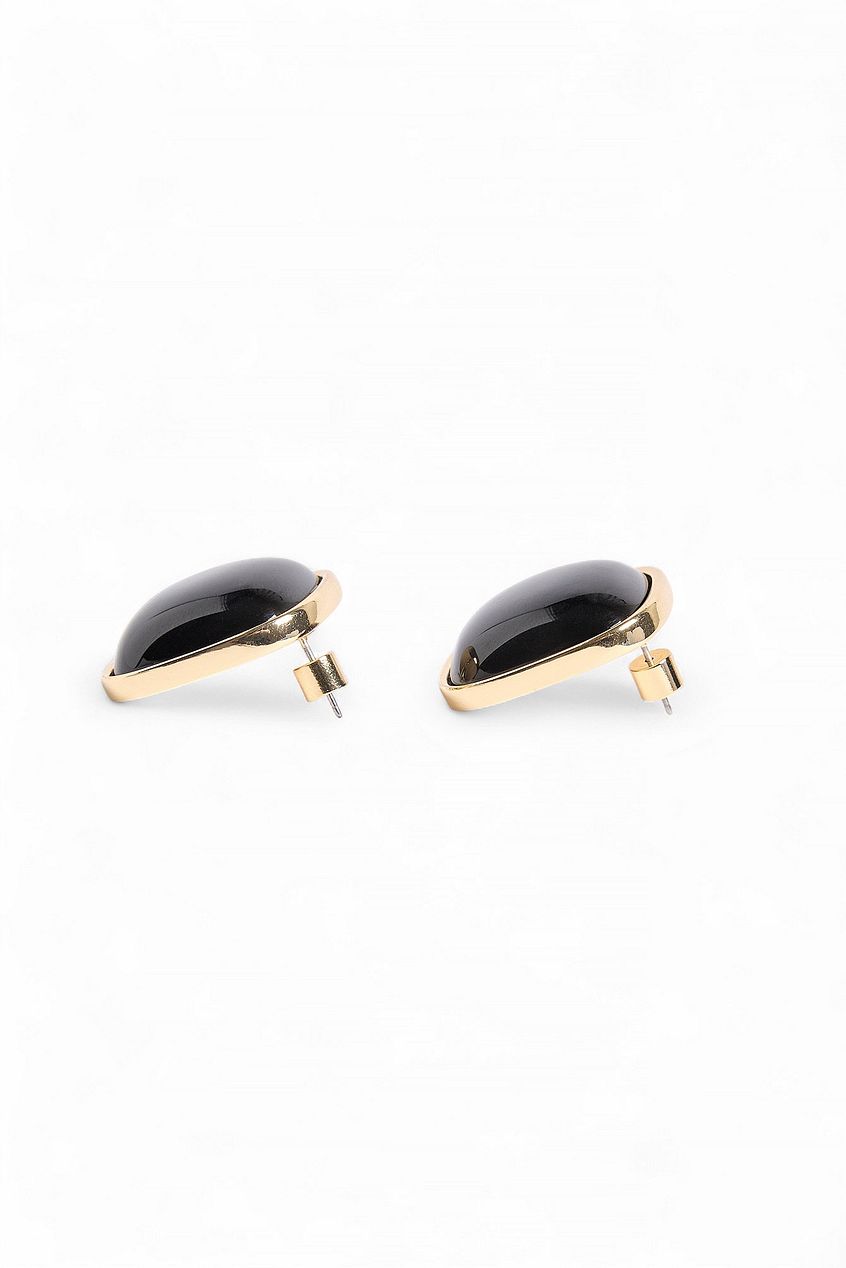 Na-kd Earrings with Gem Detail