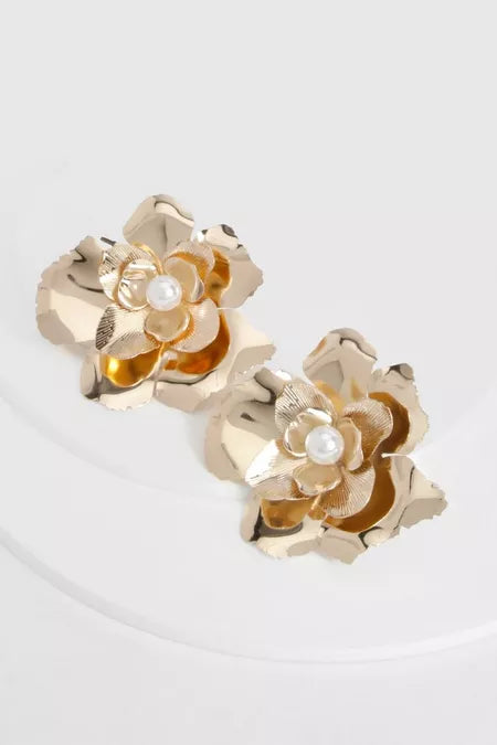 Oversized Pearl Detail Flower Earrings