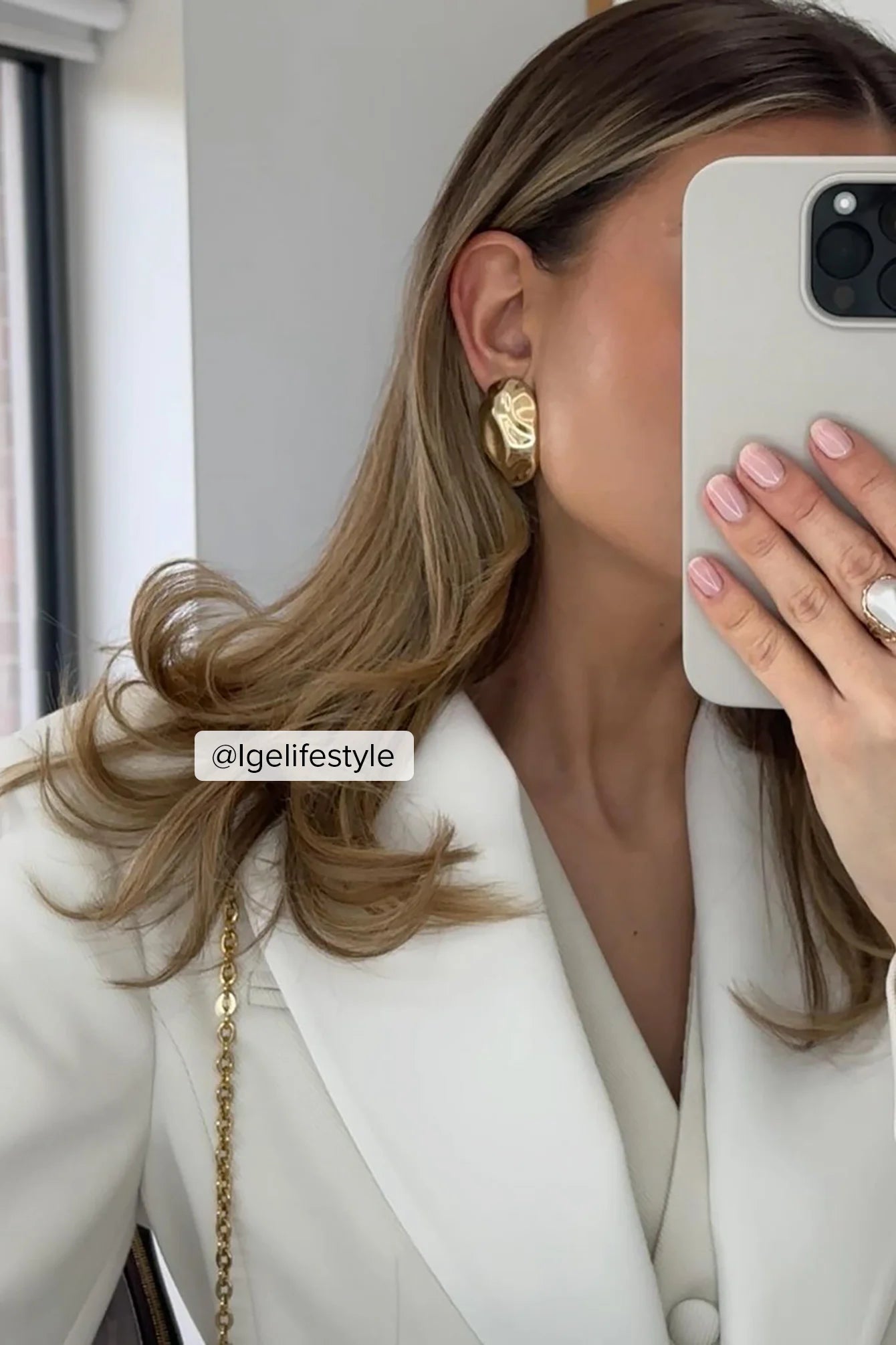 Curved Hammered Earrings Gold