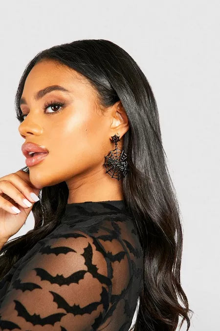 Pendientes de Halloween con tela de araña y letras Boo