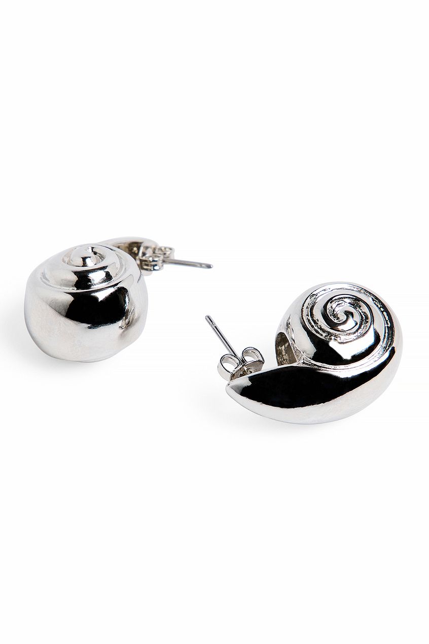 Shell Detail Earrings