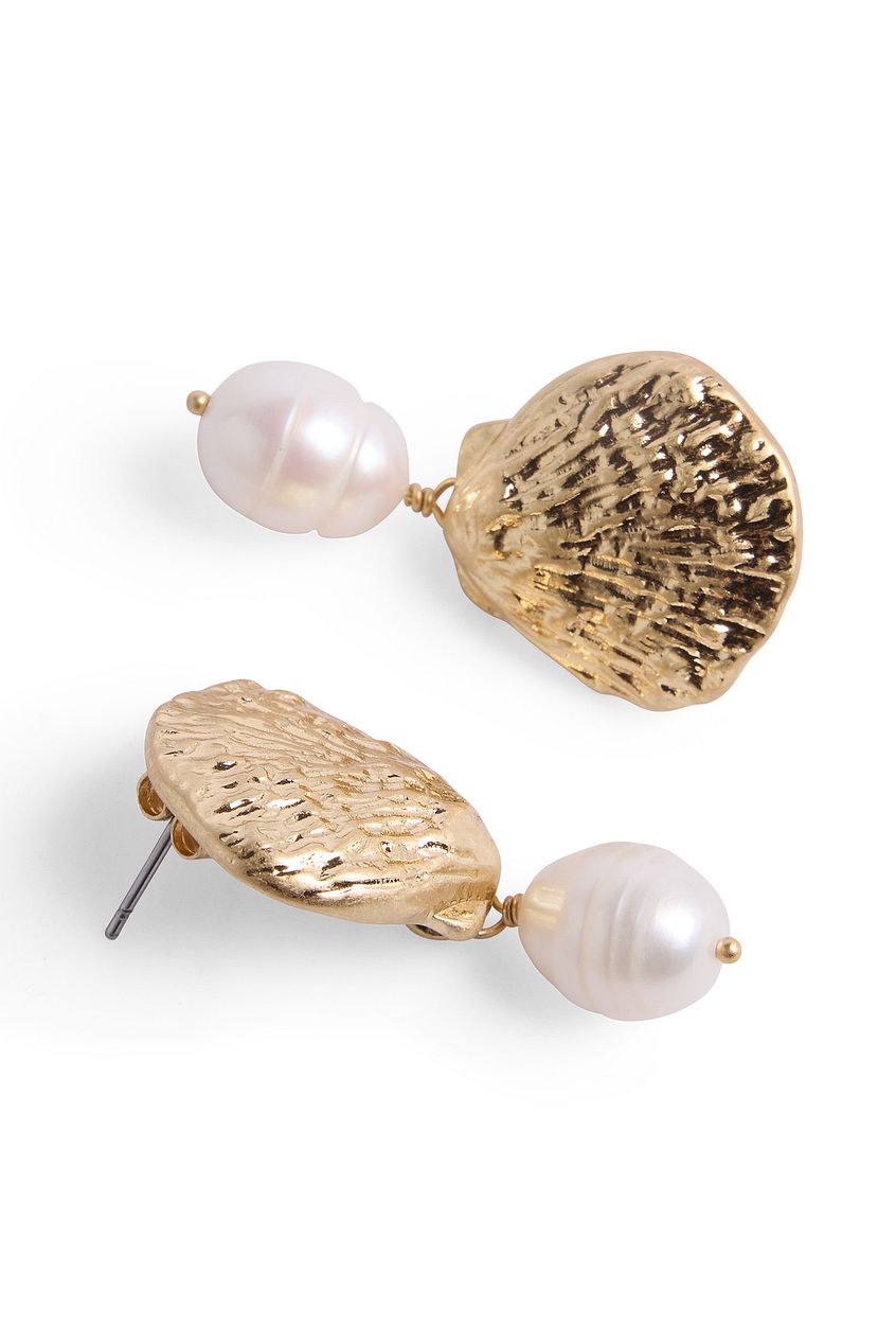 Small Shell Pearl Earrings