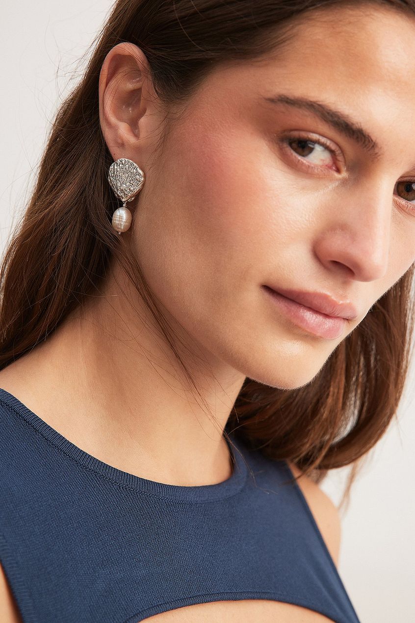 Small Shell Pearl Earrings
