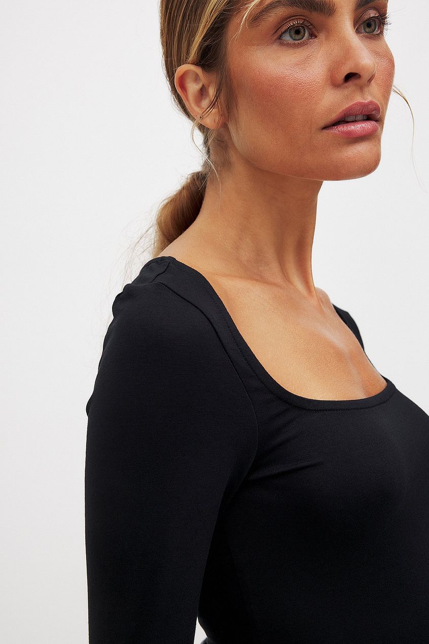 Soft Line Scoop Neck Long Sleeve Top