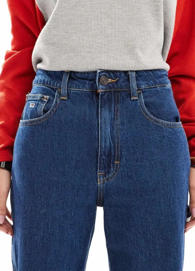 Tommy Jeans. -Mia Mid Rise Relaxed Straight Carpenter Jeans
