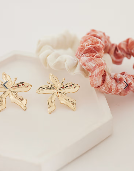 ONLY tropical flower earrings in gold
