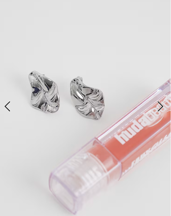 Pieces hammered earrings in silver tone
