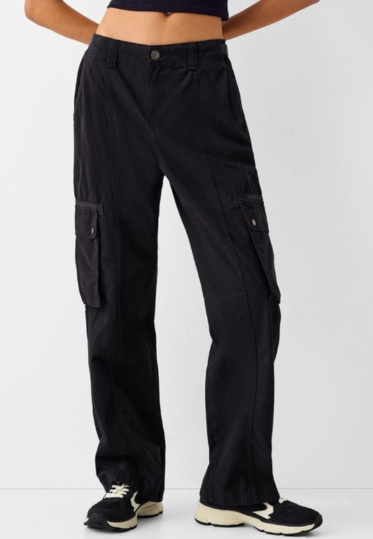 Bershka - Adjustable straight-leg cotton cargo trousers.