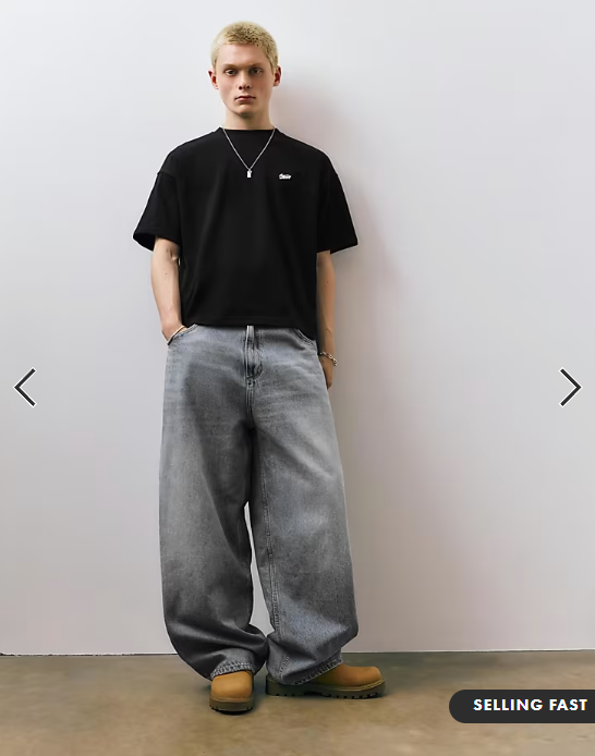 Pull&Bear Stwd logo boxy oversized t-shirt in black.