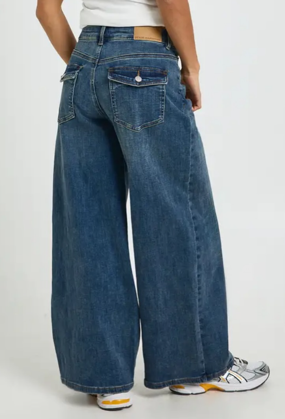 boohoo Petite Mid Waist Y2K Wide Leg Jean