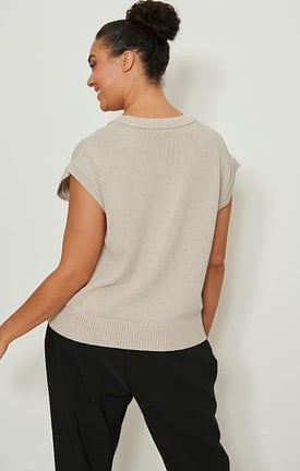 Oversized v-neck knitted vest