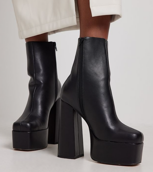 High Heel Plateau Boots