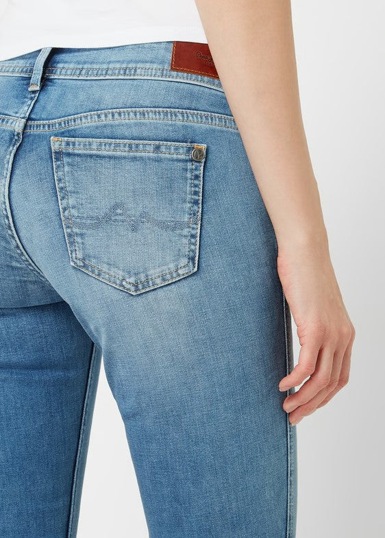 - Pepe Jeans - Flared cut jeans met stretch, model ‘New Pimlico’ in lichtblauw.