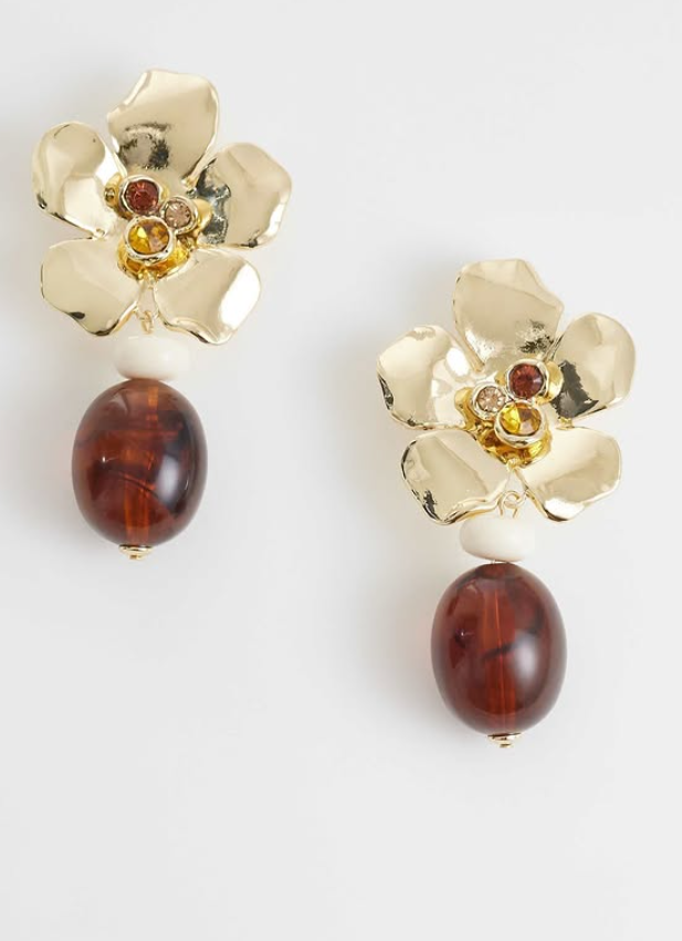 Floral earrings in gold