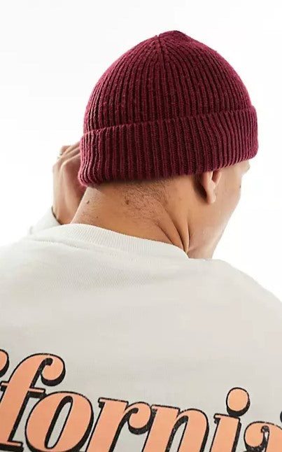 Fisherman ribbed beanie in burgundy