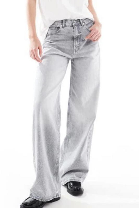Asos - Stradivarius Women’s Stradivarius Tall D88 baggy jean in light grey wash