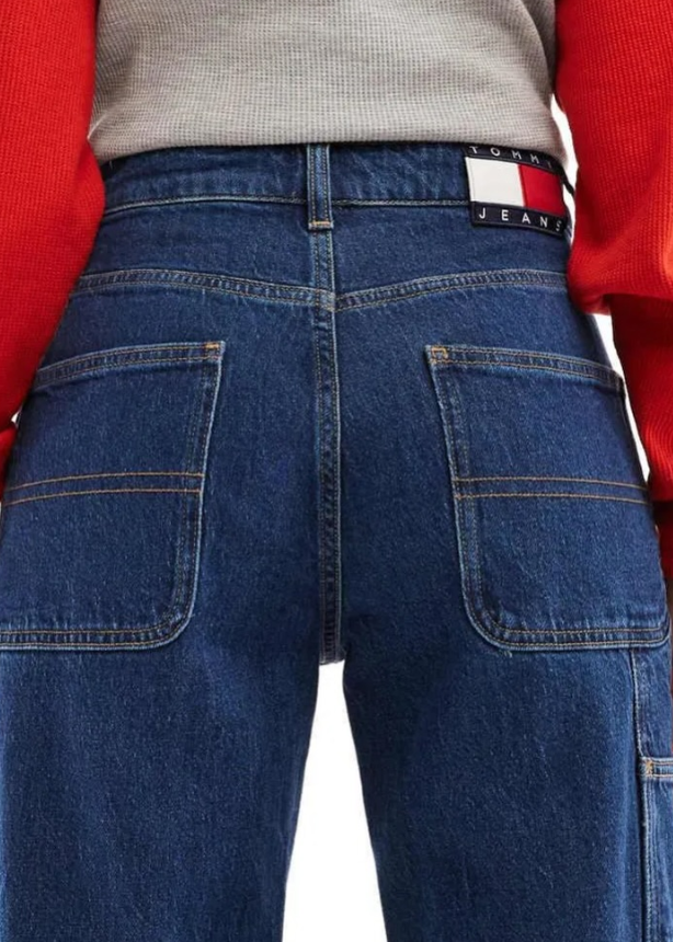 Tommy Jeans. -Mia Mid Rise Relaxed Straight Carpenter Jeans