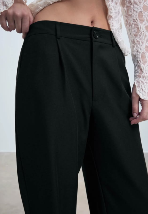 Stradivarius SMART STRAIGHT - Trousers - black