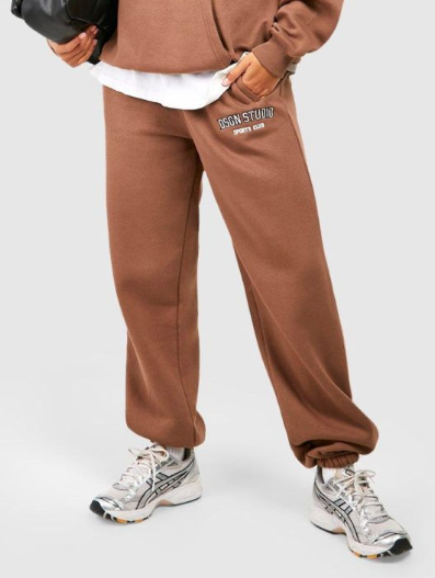 Boohoo - Dsgn Studio Applique Oversized Jogger - mocha