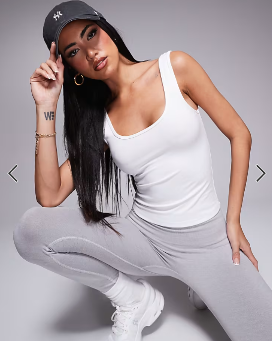 4505 scoop neck slightly cropped training vest in white