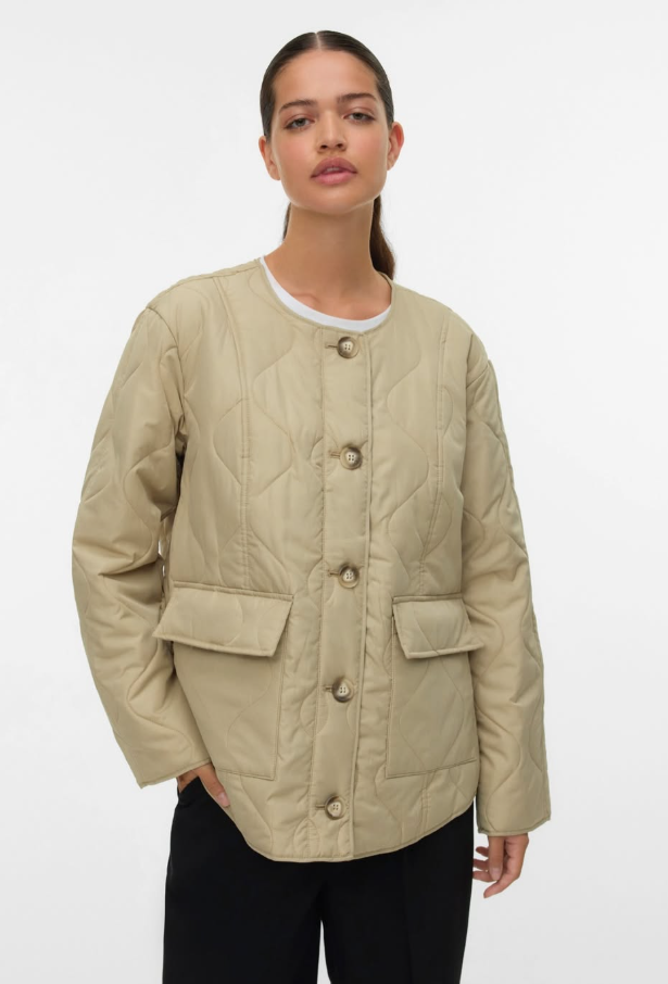 Vero Moda -onion quilted shorg jacket with pockets in beige