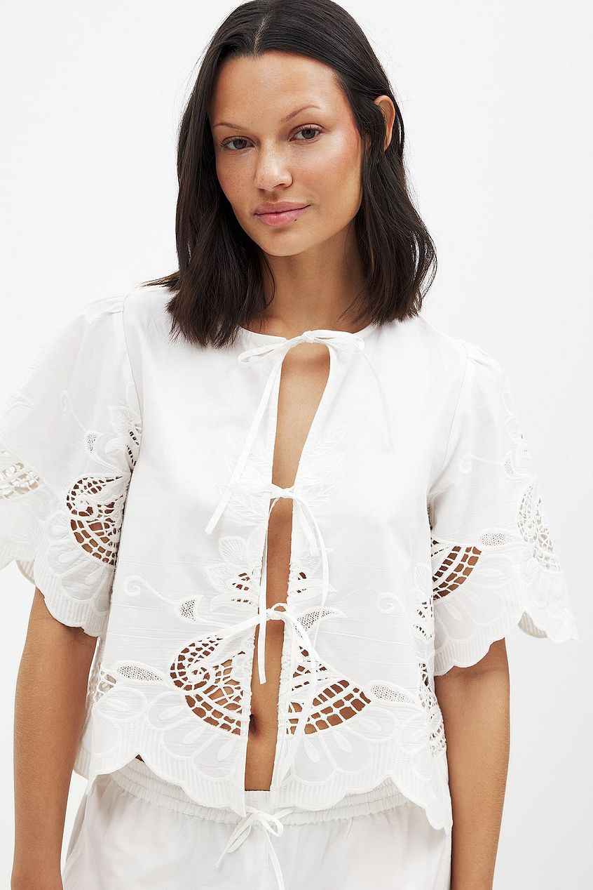 Na-kd Anglais Tie Front Blouse