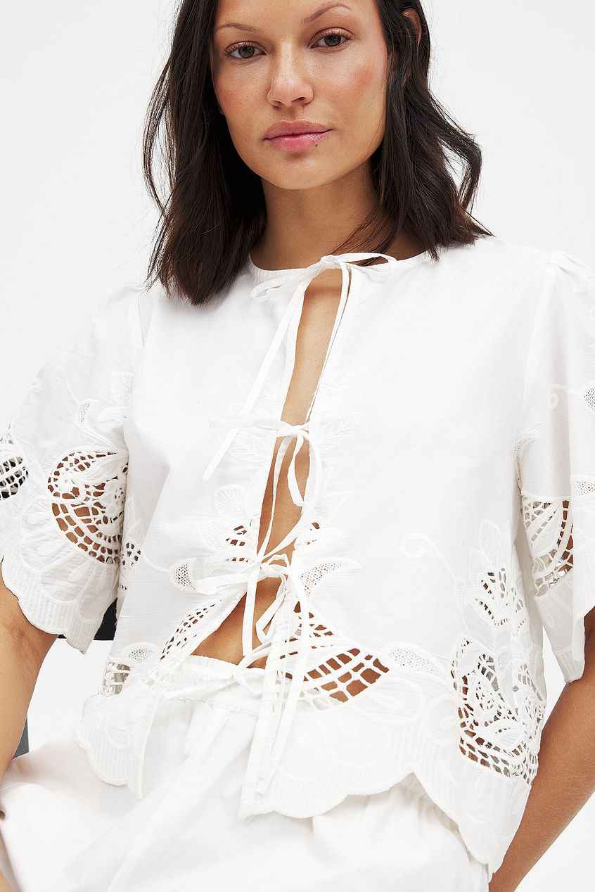 Na-kd Anglais Tie Front Blouse