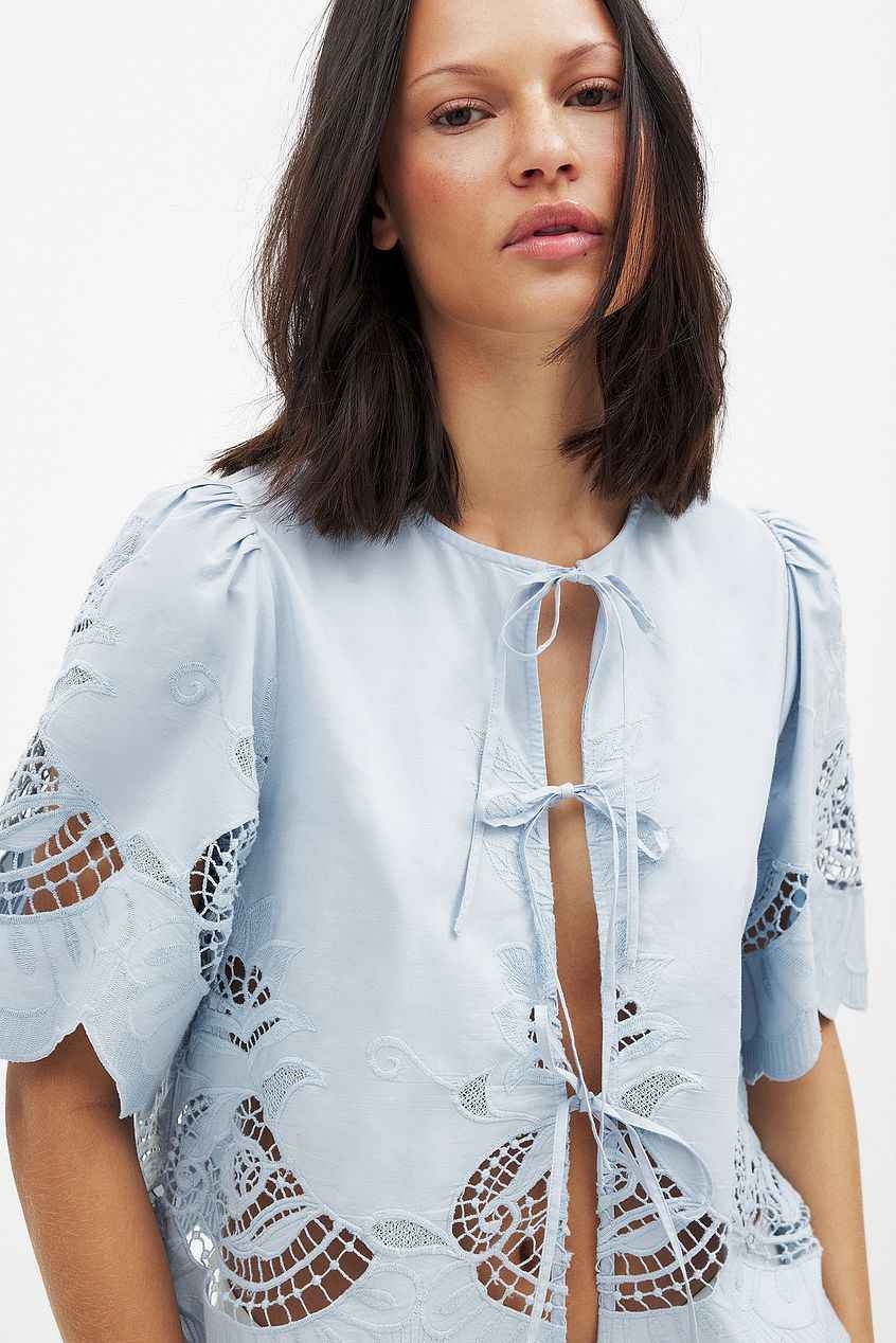 Na-kd Anglais Tie Front Blouse
