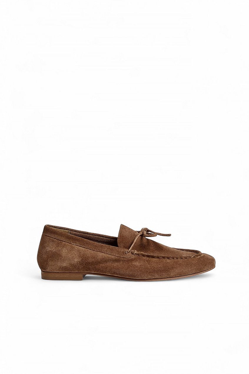 Na-kd Bow Detail Moccasins