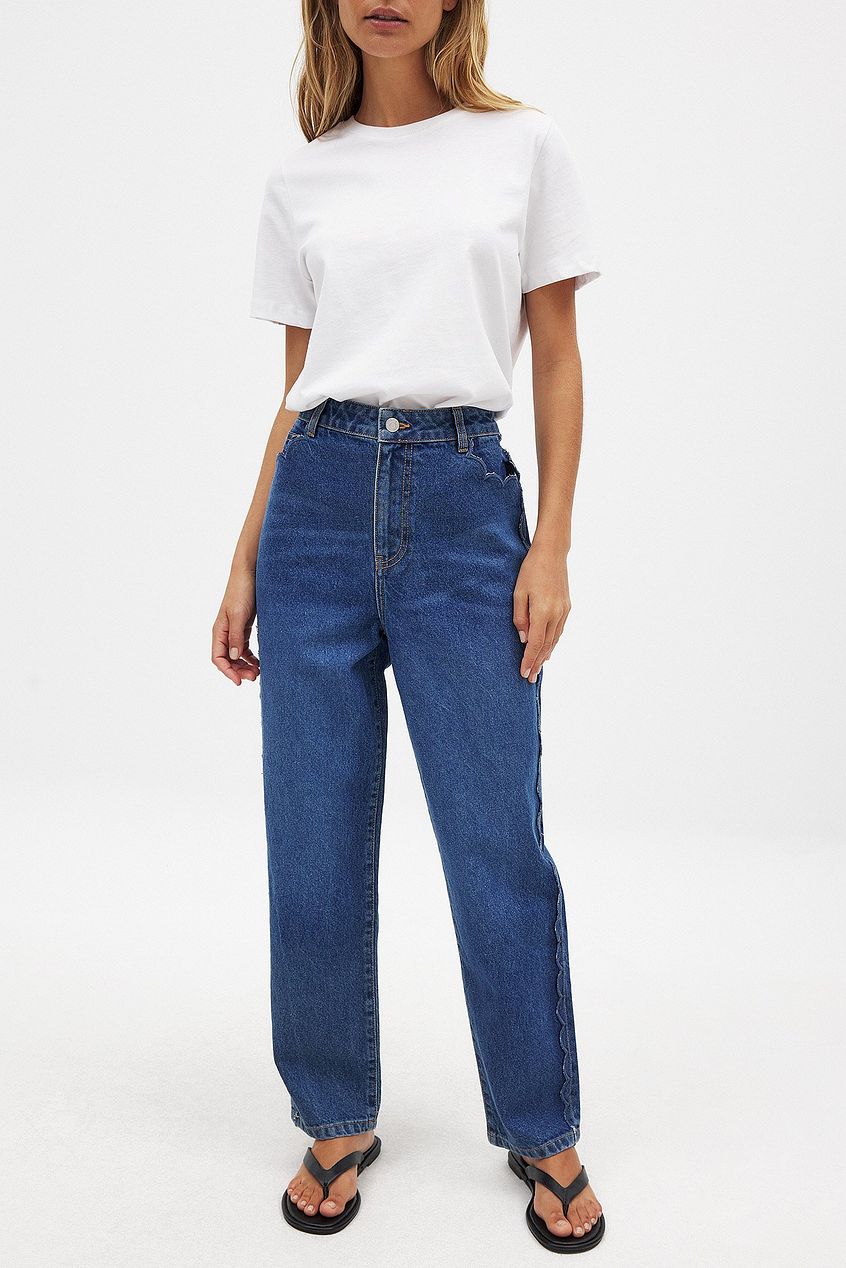 NAKD - Cropped Scallop Detail Denim