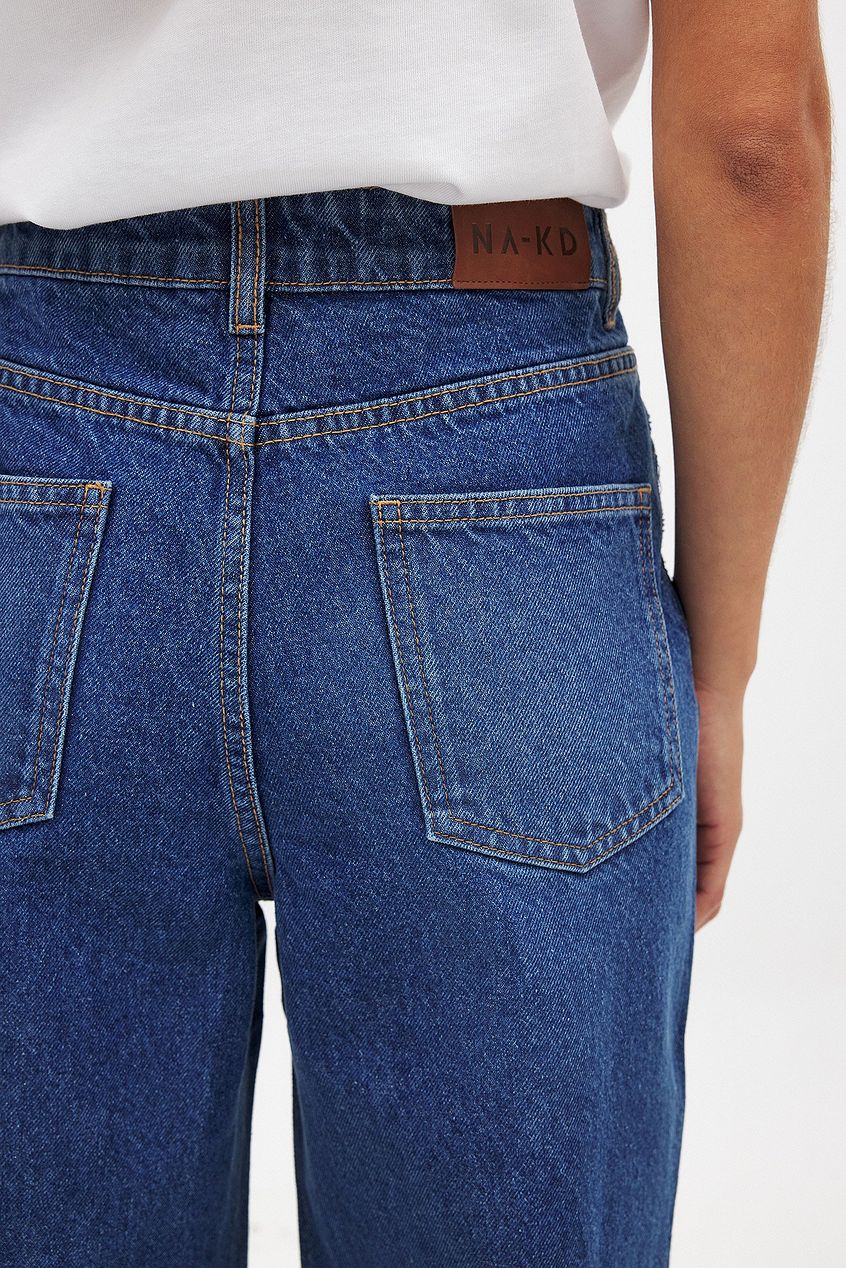 NAKD - Cropped Scallop Detail Denim