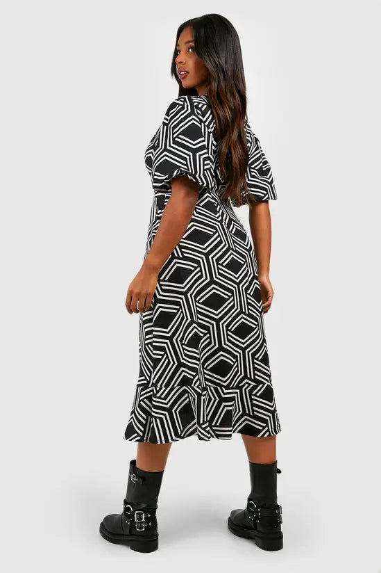 boohoo Plus Mono Print Midi Smock Dress