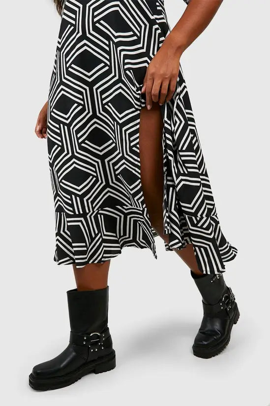 boohoo Plus Mono Print Midi Smock Dress
