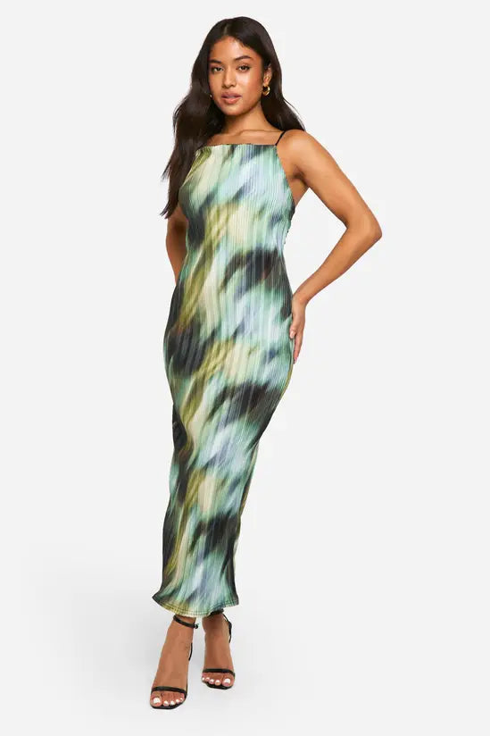 boohoo Petite Plisse Abstract Maxi Dress
