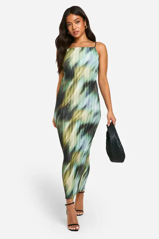 boohoo Petite Plisse Abstract Maxi Dress