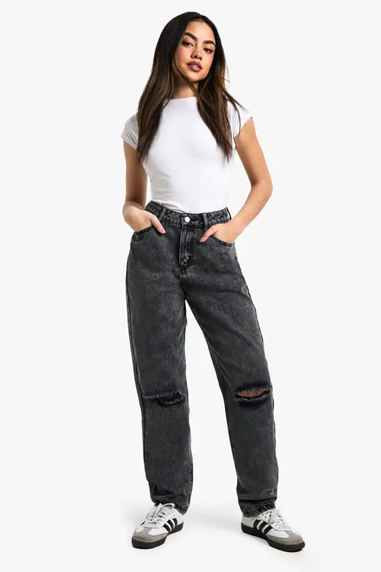 Boohoo Basics Ripped Knee Straight Leg Jeans