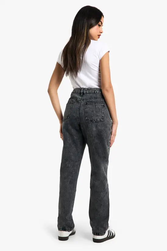 Boohoo Basics Ripped Knee Straight Leg Jeans