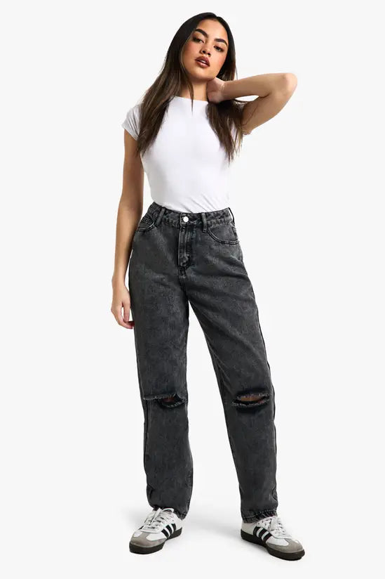 Boohoo Basics Ripped Knee Straight Leg Jeans