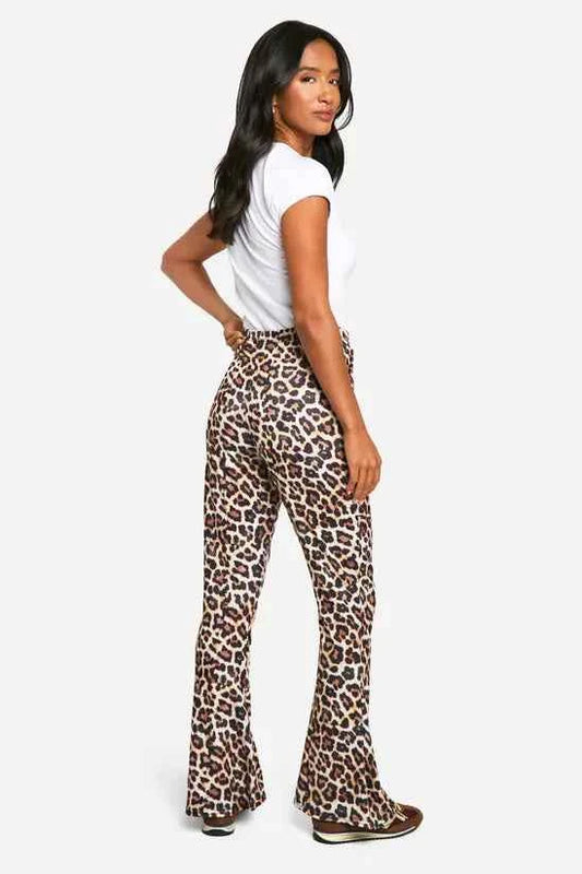 Boohoo - Petite Leopard High Waist Basic Fit & Flare Trouser