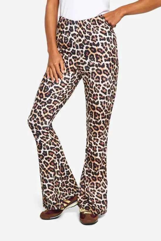 Boohoo - Petite Leopard High Waist Basic Fit & Flare Trouser