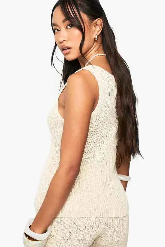 Boohoo - Knitted Twist Front Crochet Waistcoat