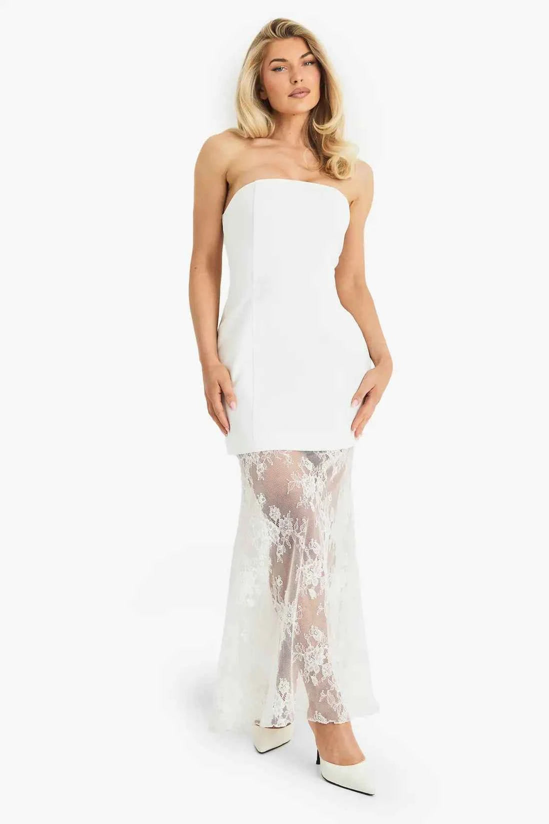 Boohoo - Premium Structured Lace Maxi Dress