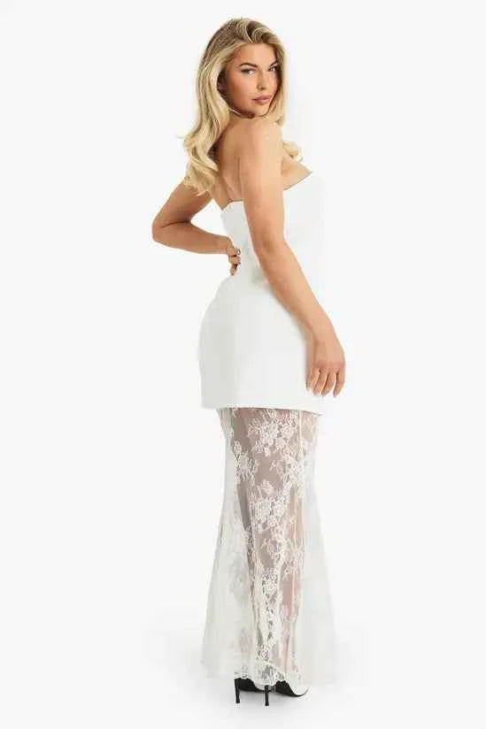 Boohoo - Premium Structured Lace Maxi Dress